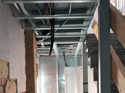 INSTALACIÓN ELÉCTRICA PORTAL COMUNIDAD DE VECINOS -Managua 1 AVILÉS